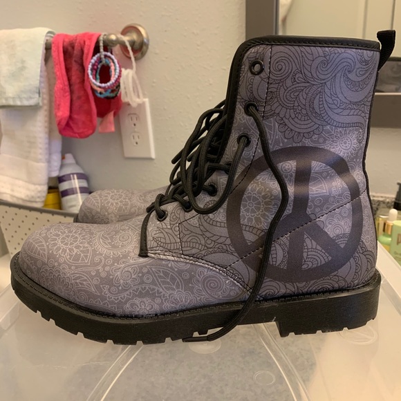 Yes We Vibe Peace Military Style Boots - Picture 2 of 3